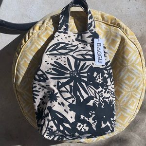 NWT BAGGU DUCK BAG